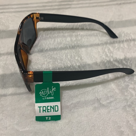 NWT sunglasses - Picture 3 of 6